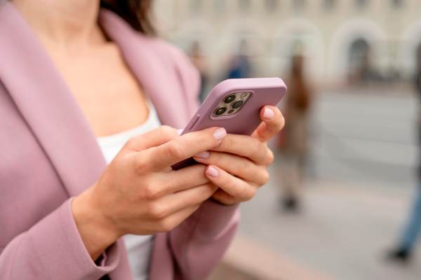 Which is Better: eSIM or Roaming Plan?